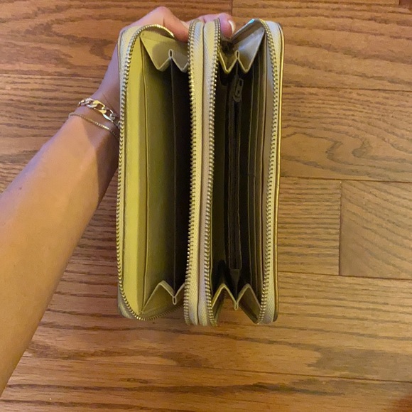Michael Kors Wallet - Picture 2 of 5